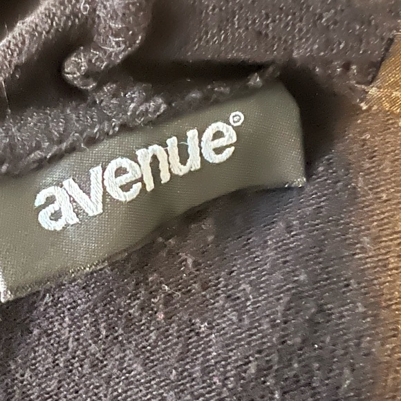 Women’s Avenue Black lightweight Cardigan Sweater - Picture 3 of 5